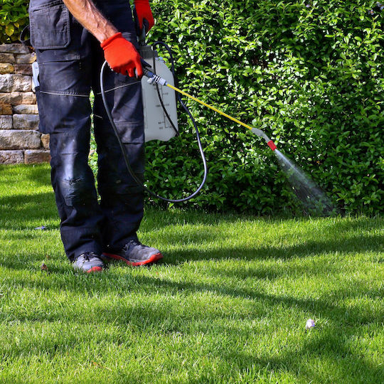 Manual Pressure Sprayer with 5lt Capacity in White Colour