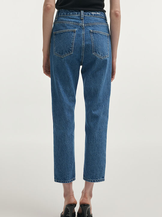 Women's Jean Pants in Straight Leg Style