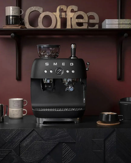 Smeg Automatische Espressomaschine 1650W Druck 20bar für Cappuccino mit Mahlwerk Schwarz EGF03BLMEU