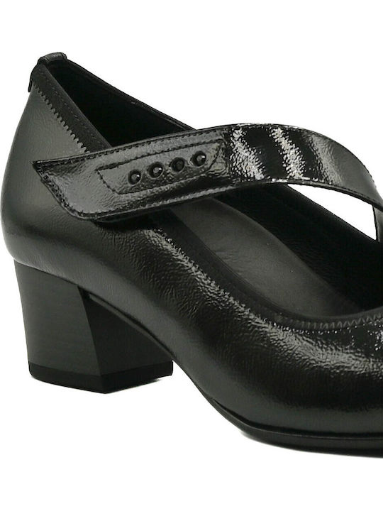 Pointed Toe Heels In Patent Leather With Low Black Heel