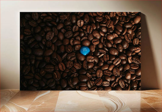Blue Candy Among Coffee Beans Μπλε Καραμέλα Ανάμεσα Σε Κόκκους Καφέ Blue Candy Among Coffee Beans Μπλε Καραμέλα Ανάμεσα Σε Κόκκους Καφέ