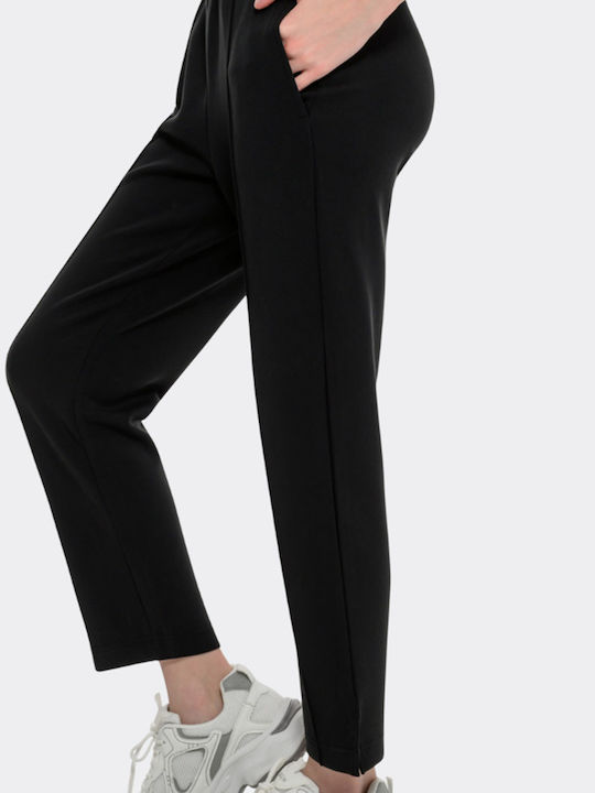 Women's Fabric Capri Trousers in Carrot Fit Black