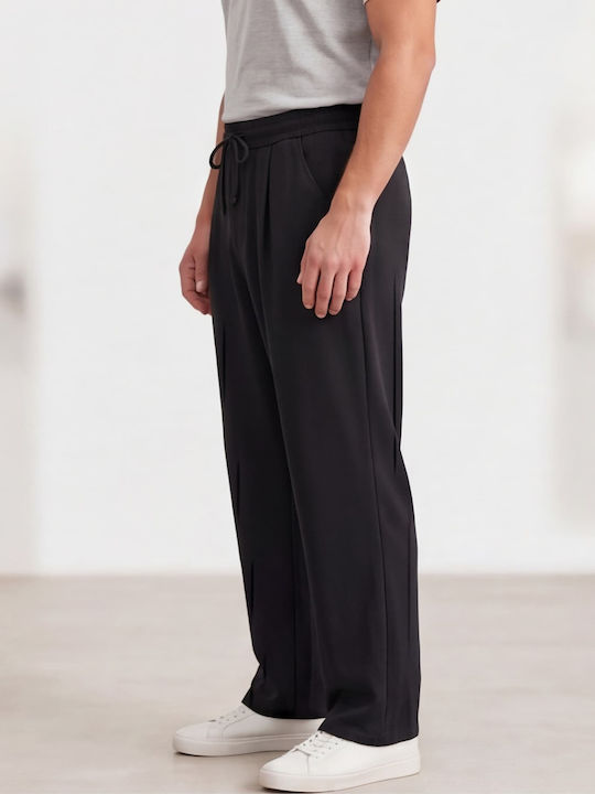 Trousers in Relaxed Fit Black