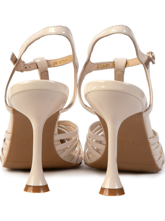 Pumps aus Beigem Lackleder