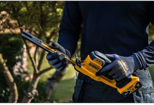 DEWALT DCMHT520N Battery Hedge Trimmer 18V with 20cm Blade Length Solo