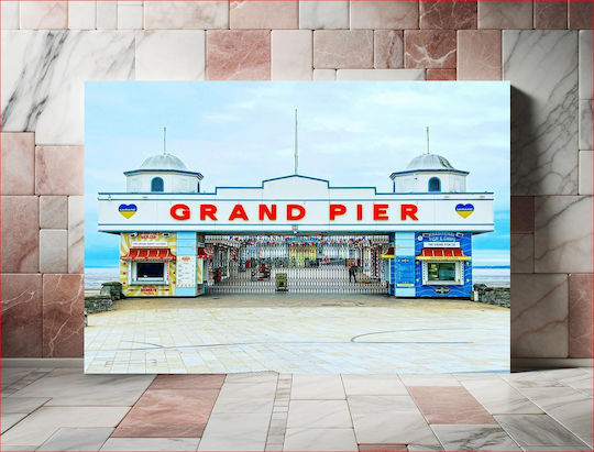 Grand Pier With Colorful Stalls Grand Pier Με Πολύχρωμους Πάγκους Grand Pier With Colorful Stalls Grand Pier Με Πολύχρωμους Πάγκους