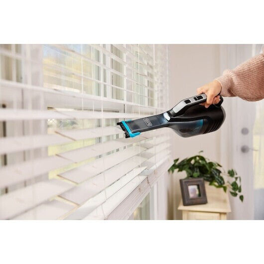 Black & Decker Wiederaufladbarer Handstaubsauger 12V Silber