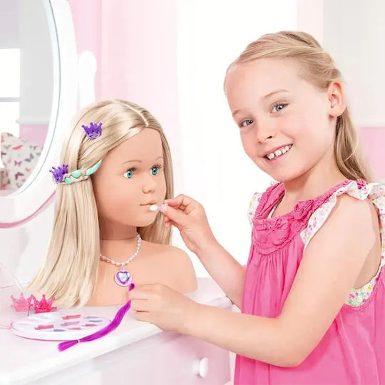 Bayer Design Super Model Leiterin Make-up & Styling