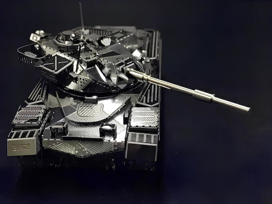 Figure in Scale 2:40