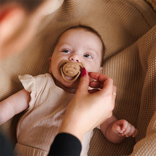 Babyono Πιπίλα Σιλικόνης Νυκτός Λευκό για 0-6 μηνών