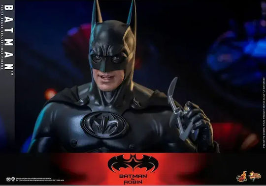 Hot Toys DC Comics Batman Action Figure in Scale 1:6