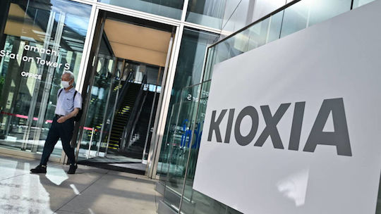 Kioxia CD8-R SSD 3.8TB 2.5'' NVMe PCI Express 4.0 KCD8XRUG3T84