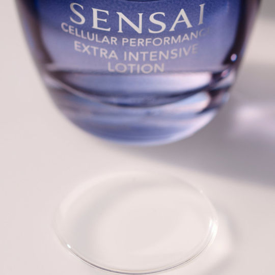 Sensai Loțiune hidratantă intensivă Performance Extra pentru față 125ml