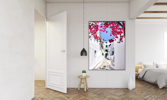 Charming White Alley With Vibrant Pink Flowers Γοητευτικό Λευκό Σοκάκι Με Ζωηρά Ροζ Λουλούδια 1 σε Καμβά