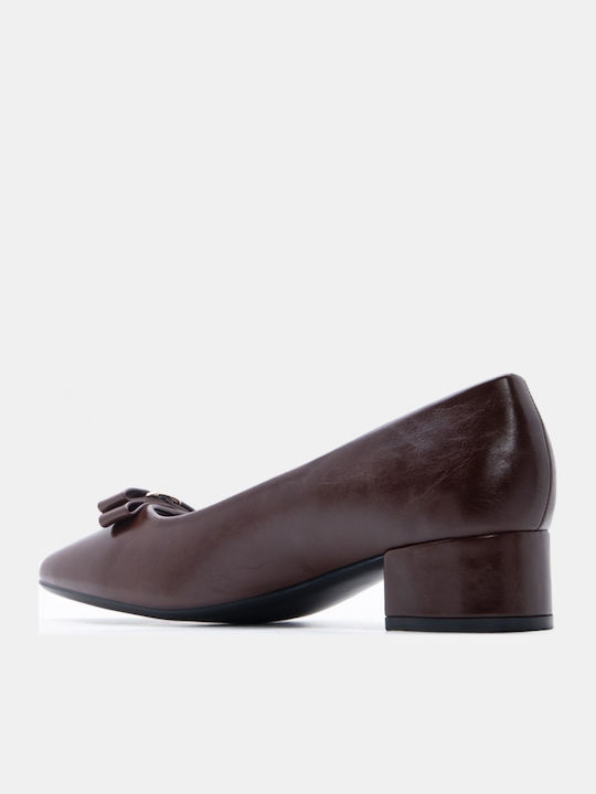 Pointed Toe Heels with Low Heel Brown