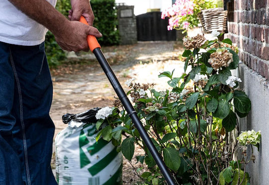 Black & Decker Τσουγκράνα Φύλλων με Κοντάρι 100cm