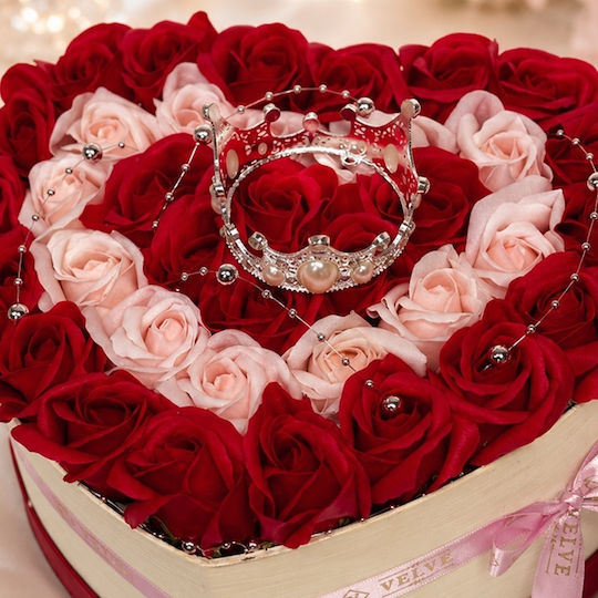 Aranjament Floral Regal 35 Trandafiri De Săpun Coroană Regală Accesorii Cu Perle În Cutie În Formă De Inimă Roșu-Roz