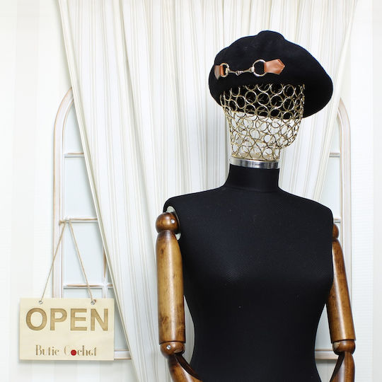 Beretă De Lână Pentru Femei ButicCochet O Singură Mărime Detalii Decorative Aurii Negre Bsc564