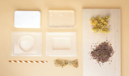 Make Flowery Soaps Kit
