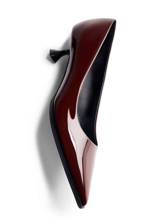 Spitze Pumps aus Lackleder mit niedrigem Absatz Braune