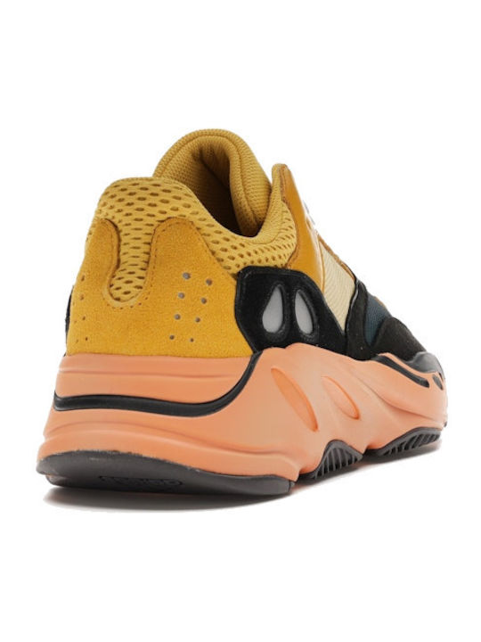 Yeezy Boost 700 Сникърси Sun