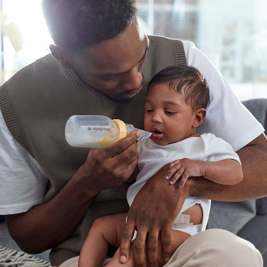 Medela Plastic Baby Bottle Anti-Colic with Silicone Nipple White