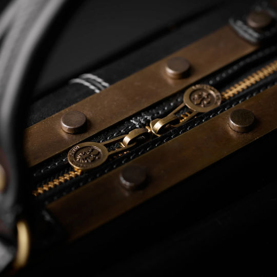 Time Resistance Leder Medizinische Tasche in Schwarz Farbe