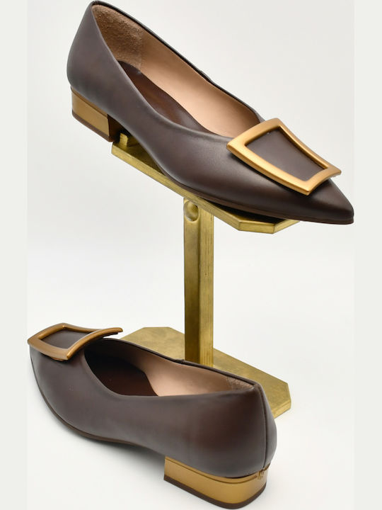Braune Pumps aus Leder mit spitzer Zehenpartie