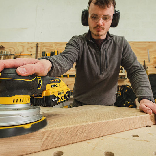 DCW230P2 150mm 18V Cordless Palm Random Orbital Sander 2x5Ah with Variable Speed Control and Dust Extraction System