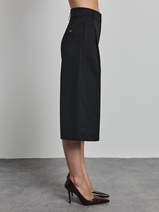 Women's Fabric Capri Trousers with a Slim Fit Black