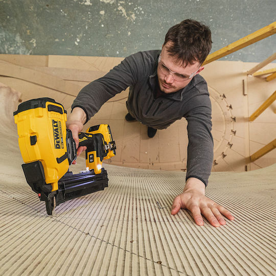 DEWALT Акумулаторен Такер DCN210SD2 18 V за Пирони