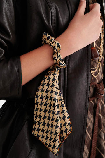 attrattivo Brown Scrunchie