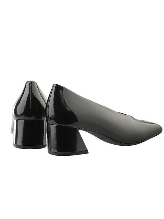 Schwarze Pumps aus Lackleder mit Mittelhohem Absatz