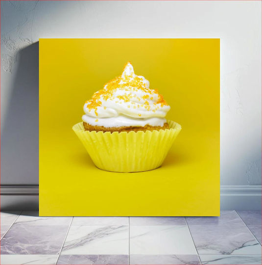 Bright Cupcake On Yellow Background Φωτεινό Cupcake Σε Κίτρινο Φόντο 1 Bright Cupcake On Yellow Background Φωτεινό Cupcake Σε Κίτρινο Φόντο 1