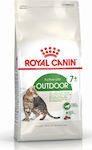 Royal Canin Outdoor 7+ Dry Food for Senior Cats with Corn / Poultry 2kg