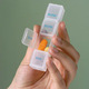 Täglich Pillendose mit 4 Fächern in Transparent Farbe 662