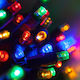 240 Becuri de Crăciun LED 12Pentruunsitedecomerțelectronicîncategoria"LuminideCrăciun",specificațiileunitățiisunturmătoarele: Colorate în Șir de caractere cu Cablu verde și Programe TnS