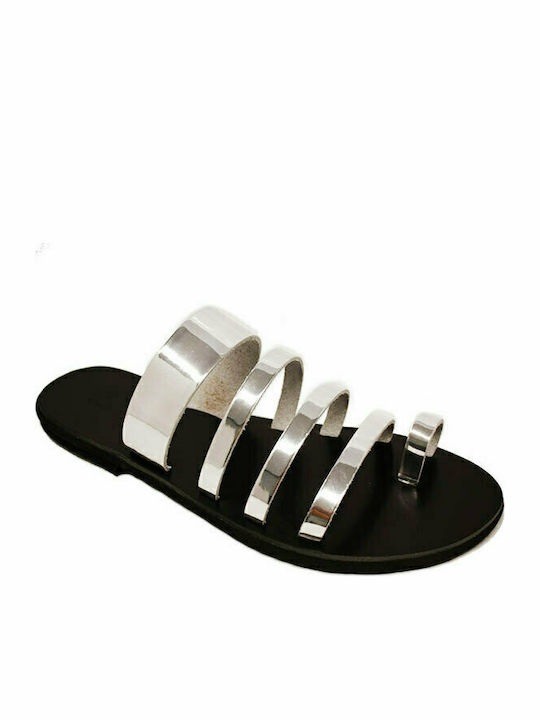 Women's leather sandal in silver color