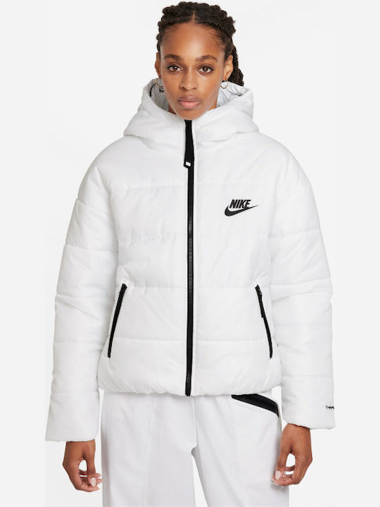 Nike Therma Fit Κοντό Γυναικείο Puffer Μπουφάν για Χειμώνα Λευκό