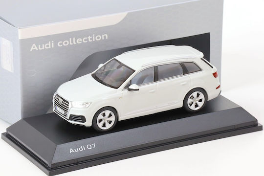 Various Audi Modellfigur Auto Weiß im Maßstab 1:43