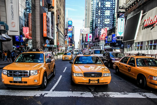 Φωτοταπετσαρία Τοίχου Yellow Taxis In New York Χάρτινη 300x250cm Πλενόμενη