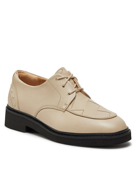 Clarks Oxford-uri pentru femei în Bej Culore
