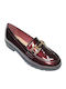 Oxfords Kunstleder in Bordeaux Farbe. Dekorative Goldschnalle.