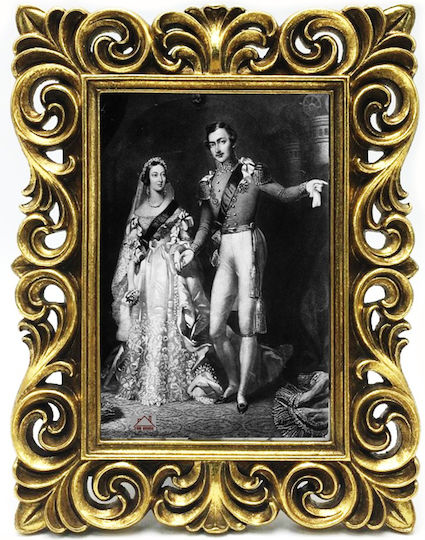 ForHome Plastic Photo Frame with Gold Frame