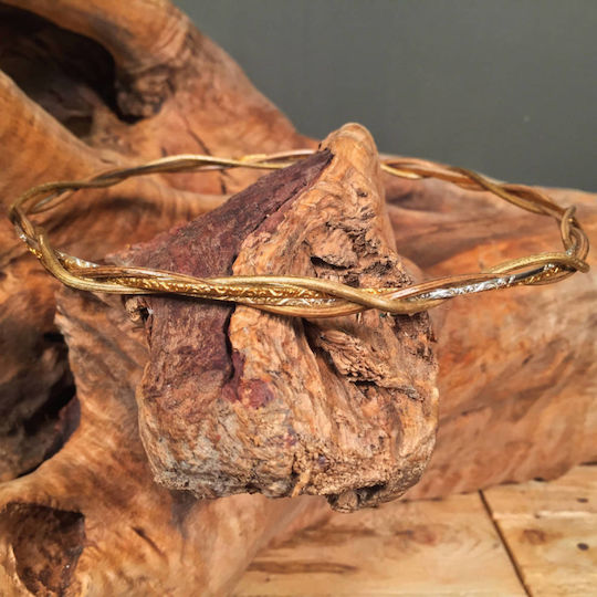 Holz-Hochzeitskronen mit geflochtenen Silber- und vergoldeten Stäben und geschnitzten Blumen