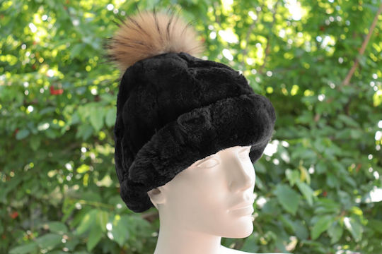Pom Pom Beanie Unisex Beanie Knitted in Black color