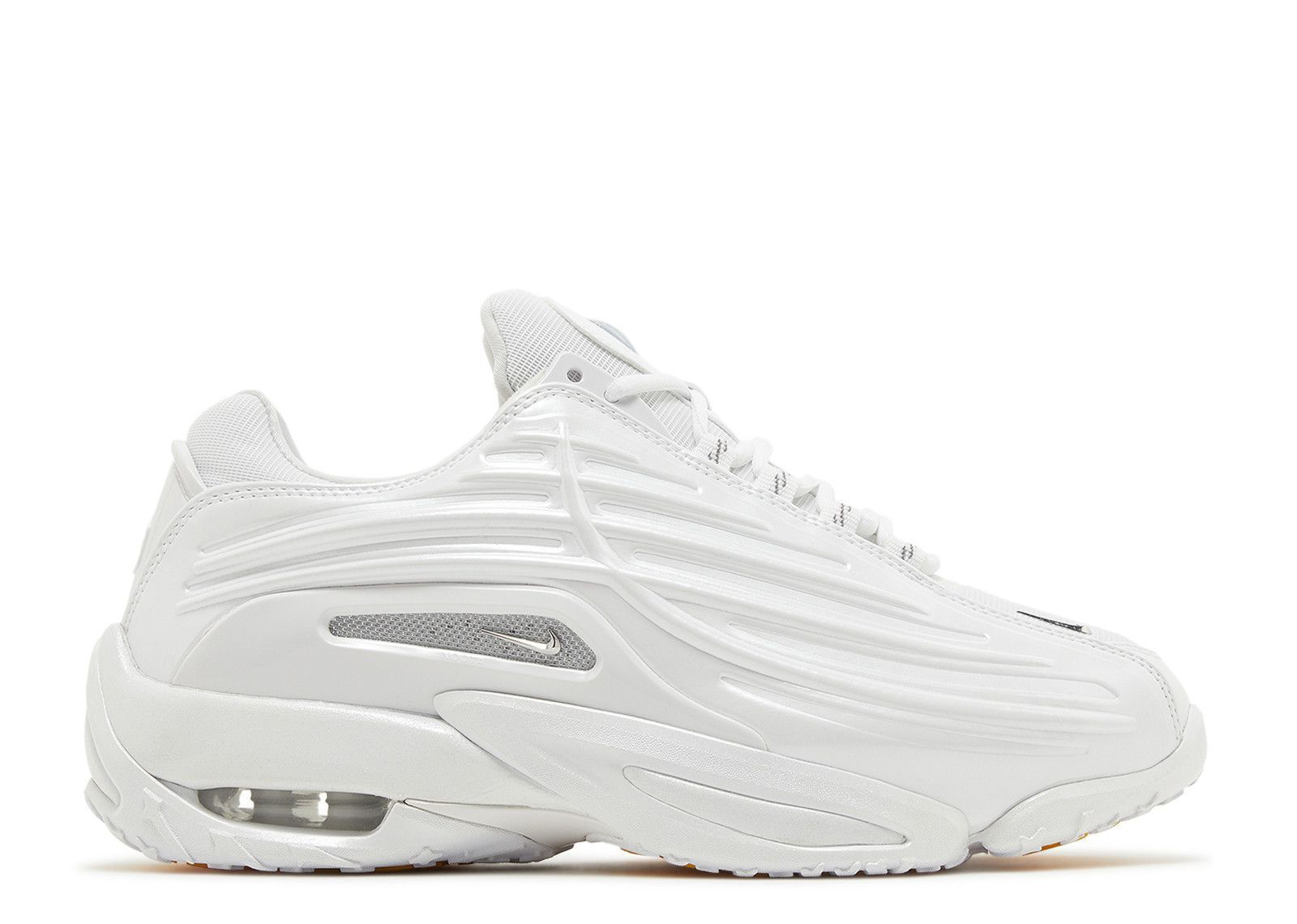 20250314121832_nike_sneakers_l