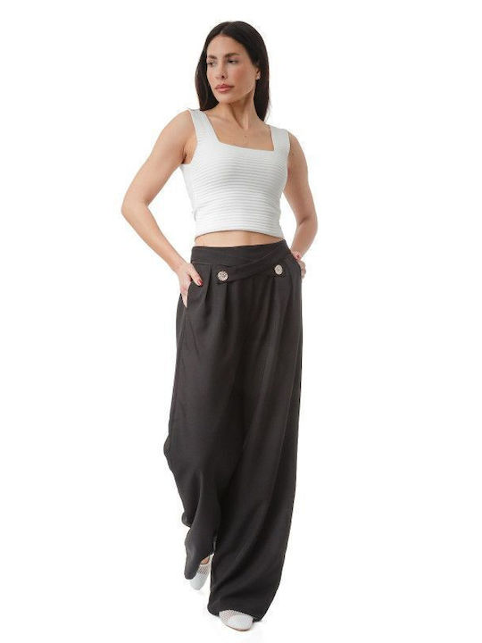 Schwarze Hose mit goldenen Verzierungen