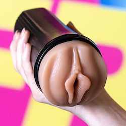 Crushious Masturbator Vagina