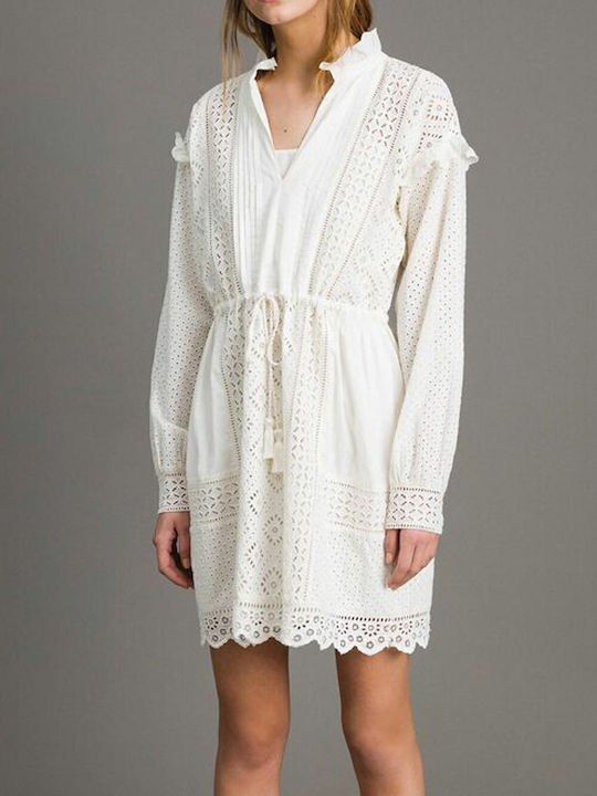 Kleid mit Stickerei